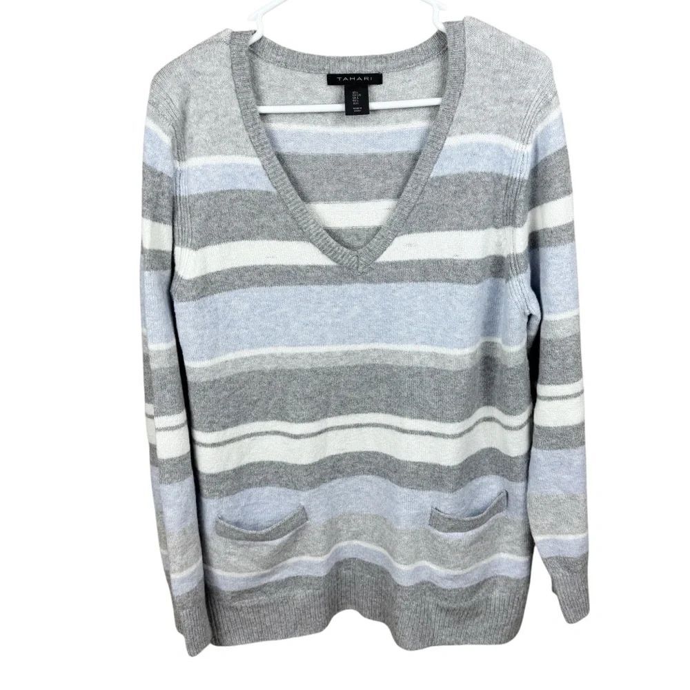 NWOT Tahari Gray, White and Blue Stripe Pullover Pockets V-Neck Sweater Size L